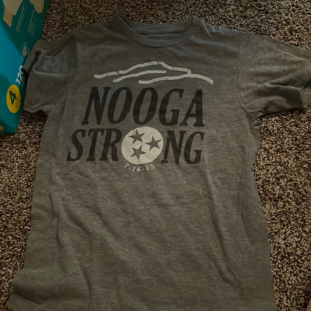 grey tee shirt